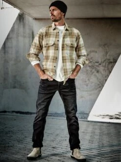 Unbezwingbares Overshirt -Bekleidungsverkauf Geschäft EC10 4629 DF