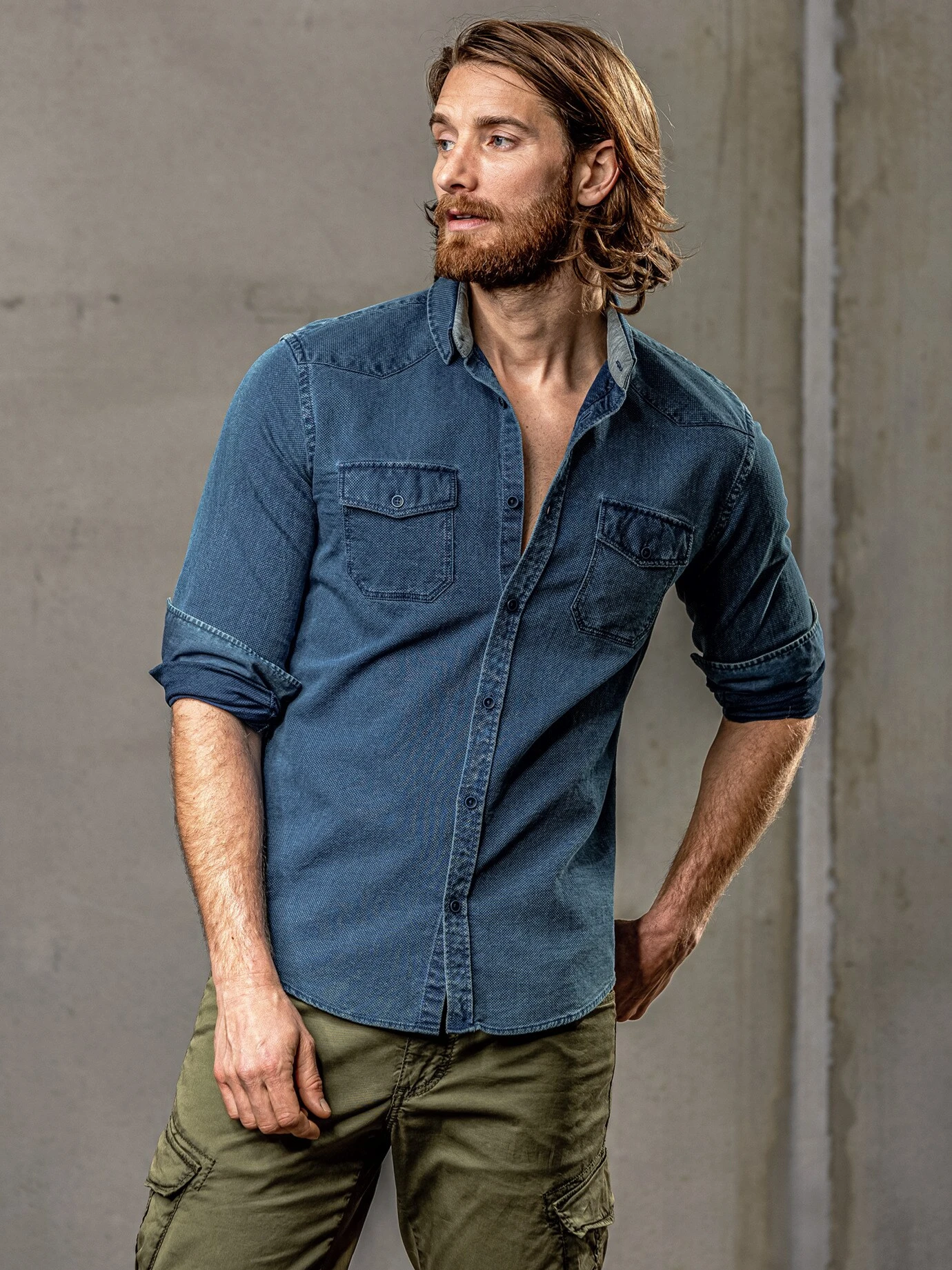 Tiefgründiges Jeanshemd 12 Tiefgründiges Jeanshemd – Bild 10