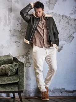 Tritt-raus-Hemd -Bekleidungsverkauf Geschäft EC10 6022 DE 1