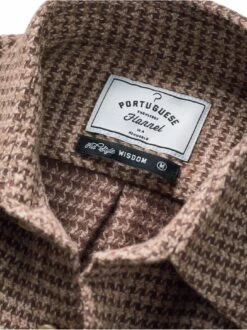 Tritt-raus-Hemd -Bekleidungsverkauf Geschäft EC10 6022 DG 1