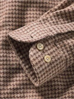 Tritt-raus-Hemd -Bekleidungsverkauf Geschäft EC10 6022 DH