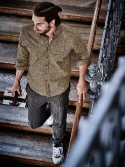 Rätsel-Hemd -Bekleidungsverkauf Geschäft EC10 6115 DF 1