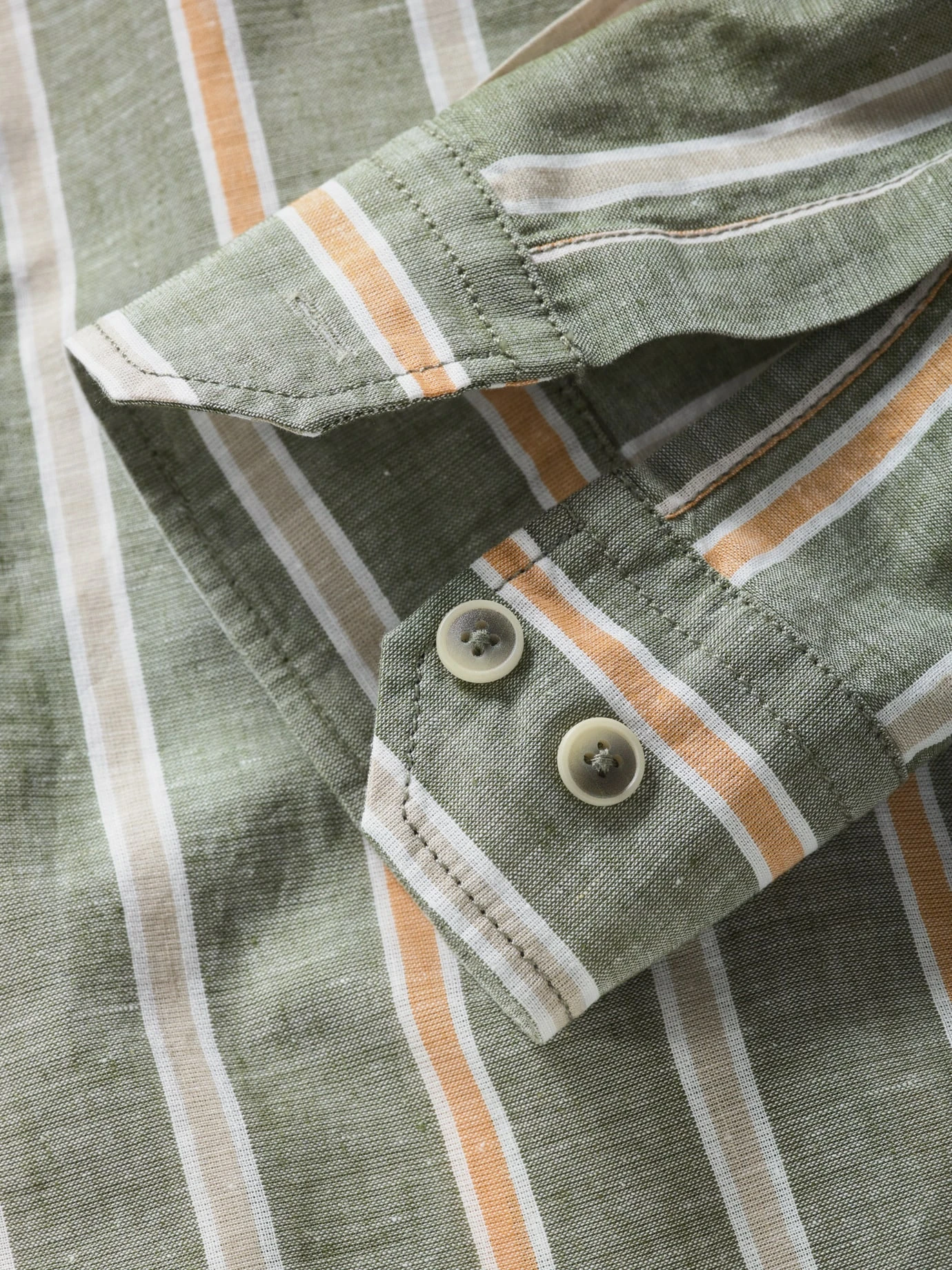 Ausgeglichenes Leinenhemd 7 Ausgeglichenes Leinenhemd – Bild 5