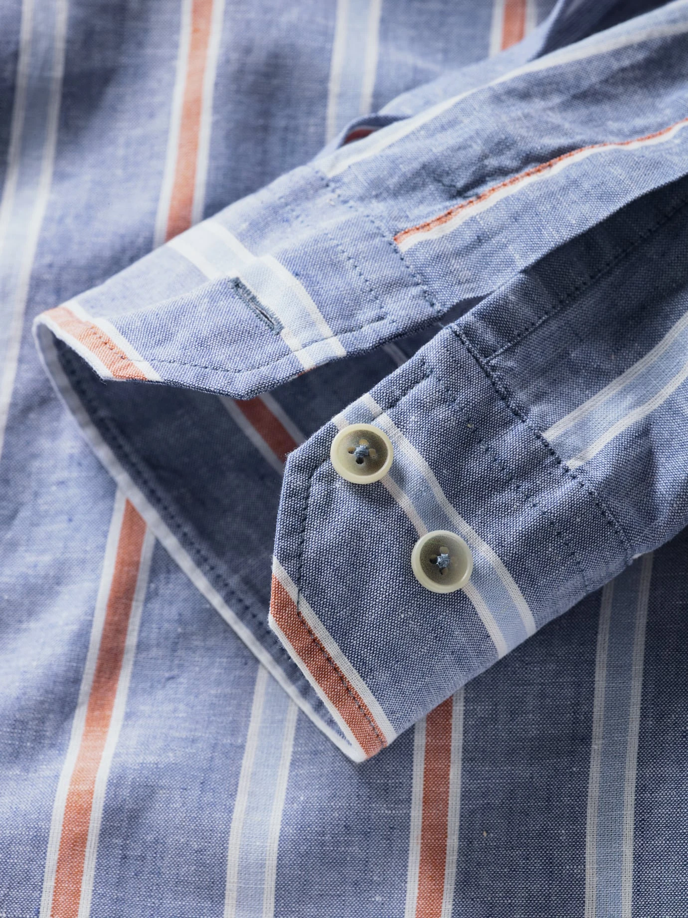 Ausgeglichenes Leinenhemd 14 Ausgeglichenes Leinenhemd – Bild 12