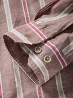 Ausgeglichenes Leinenhemd 38 Ausgeglichenes Leinenhemd -Bekleidungsverkauf Geschäft EC10 7391 DH