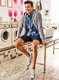 Lebendiges Jeanshemd -Bekleidungsverkauf Geschäft EC10 7497 DD