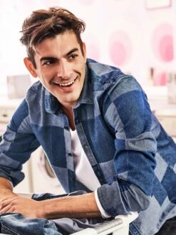 Lebendiges Jeanshemd -Bekleidungsverkauf Geschäft EC10 7497 DF