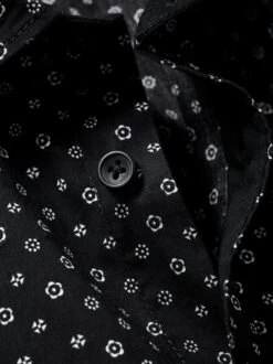 Karussel-Hemd -Bekleidungsverkauf Geschäft EC10 7895 DH