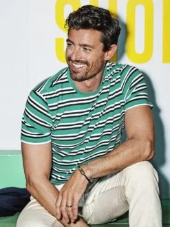 Lineardesign-Shirt -Bekleidungsverkauf Geschäft EC23 6048 DE 1