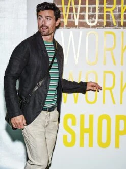 Lineardesign-Shirt -Bekleidungsverkauf Geschäft EC23 6048 DF