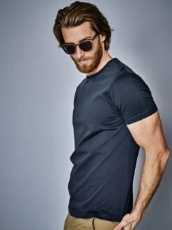 Gefährten-T-Shirt -Bekleidungsverkauf Geschäft EC23 6136 DF