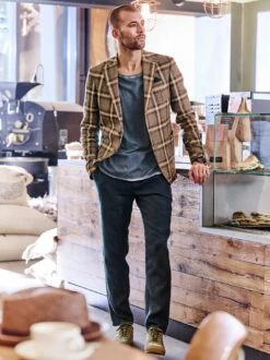 Abenteuer-Shirt -Bekleidungsverkauf Geschäft EC23 6139 DE