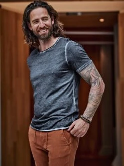 Abenteuer-Shirt -Bekleidungsverkauf Geschäft EC23 6139 DF