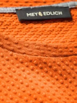 Auf-den-Punkt-Shirt -Bekleidungsverkauf Geschäft EC23 6156 DG