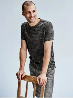 Kometenhaftes T-Shirt -Bekleidungsverkauf Geschäft EC23 6170 DF 1