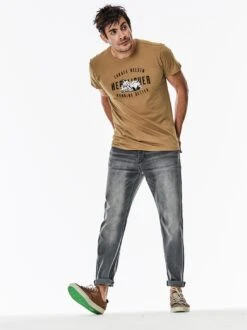 Helden-Shirt 32 Helden-Shirt -Bekleidungsverkauf Geschäft EC23 6303 DE 1