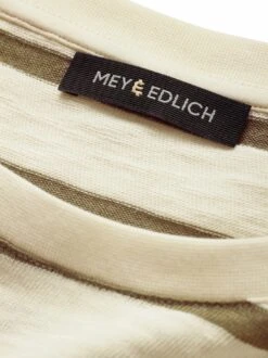 Im-Lot-Shirt -Bekleidungsverkauf Geschäft EC23 6368 DG