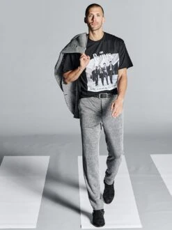 Pilzkopf-Shirt -Bekleidungsverkauf Geschäft EC23 6622 DE 1