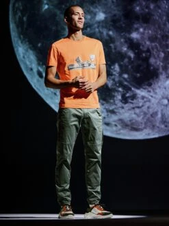 Raumfahrt-Shirt -Bekleidungsverkauf Geschäft EC23 6800 DF 1