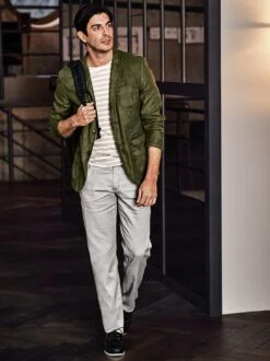 Bretagne-Shirt Levant Moderne -Bekleidungsverkauf Geschäft EC23 7232 DE