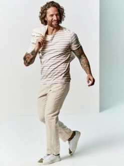 Bretagne-Shirt Levant Moderne -Bekleidungsverkauf Geschäft EC23 7232 DF