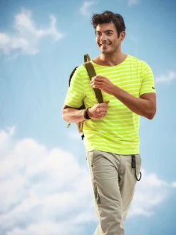 Bretagne-Shirt Levant Moderne -Bekleidungsverkauf Geschäft EC23 7774 DF