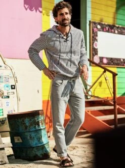 Ibiza-Jeans -Bekleidungsverkauf Geschäft EC24 4591 DD