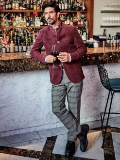 Loch-Ness-Hose -Bekleidungsverkauf Geschäft EC24 6053 DD