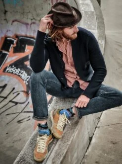 (Un)kaputtbare Jeans -Bekleidungsverkauf Geschäft EC24 6054 DB