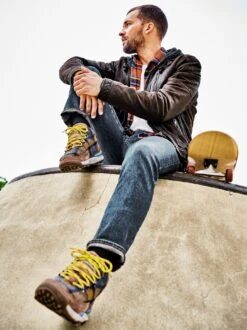 (Un)kaputtbare Jeans -Bekleidungsverkauf Geschäft EC24 6054 DF 1