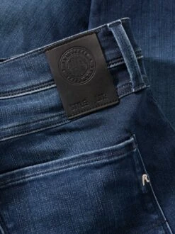 Hyperflex-Jeans -Bekleidungsverkauf Geschäft EC24 6057 DJ 1