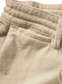 Tretarbeit-Cordshorts -Bekleidungsverkauf Geschäft EC24 6074 DH