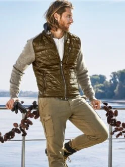 Dein-Block-Joggcargo -Bekleidungsverkauf Geschäft EC24 6078 DD