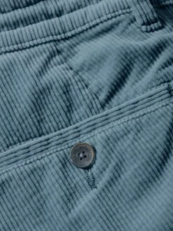 Tretarbeit-Cordshorts -Bekleidungsverkauf Geschäft EC24 6079 DI