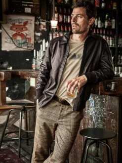 Mondmission-Hose 28 Mondmission-Hose -Bekleidungsverkauf Geschäft EC24 6102 DF