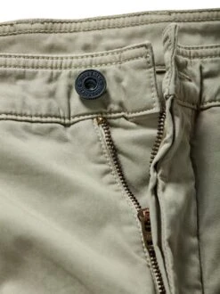 Frische Cargo -Bekleidungsverkauf Geschäft EC24 6214 DH