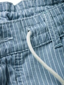 Wadenbetoner-Indigoshorts -Bekleidungsverkauf Geschäft EC24 6231 DH