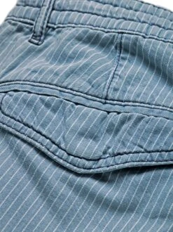 Wadenbetoner-Indigoshorts -Bekleidungsverkauf Geschäft EC24 6231 DJ