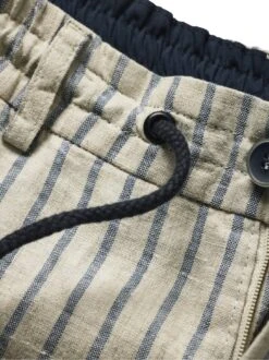 Wadenbetoner-Leinenshorts 20 Wadenbetoner-Leinenshorts -Bekleidungsverkauf Geschäft EC24 6240 DH 1