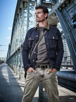 Comeback-Jeans -Bekleidungsverkauf Geschäft EC24 6242 DD 1