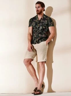 Piazza-Shorts -Bekleidungsverkauf Geschäft EC24 6254 DD