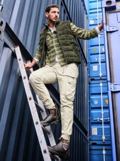 Multitool-Cargo -Bekleidungsverkauf Geschäft EC24 6375 DF