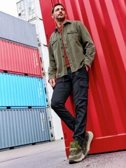 Multitool-Cargo -Bekleidungsverkauf Geschäft EC24 6377 DF