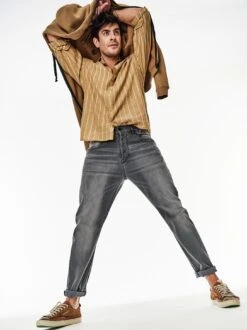 Jeans Tucker -Bekleidungsverkauf Geschäft EC24 6393 DF 1