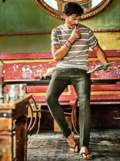 Entspannte Leinenhose -Bekleidungsverkauf Geschäft EC24 6409 DF