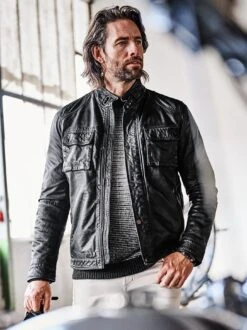 Kreidefelsen-Jeans -Bekleidungsverkauf Geschäft EC24 6448 DE 1