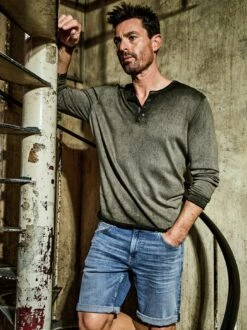 Geschnittene Jeansshorts -Bekleidungsverkauf Geschäft EC24 6474 DD 1