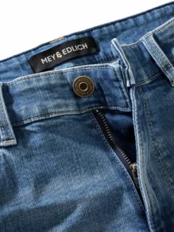 Geschnittene Jeansshorts -Bekleidungsverkauf Geschäft EC24 6474 DG