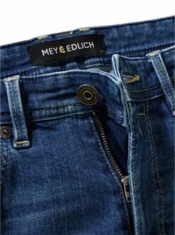 Geschnittene Jeansshorts -Bekleidungsverkauf Geschäft EC24 6475 DH