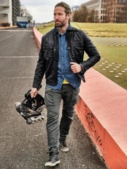 Abenteuer-Sommercargo -Bekleidungsverkauf Geschäft EC24 6480 DD